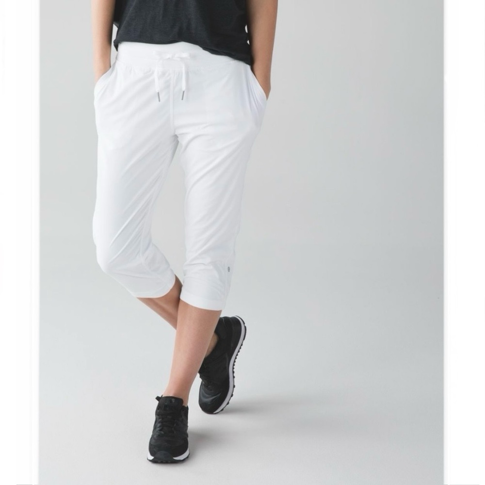 Lululemon white studio crop II